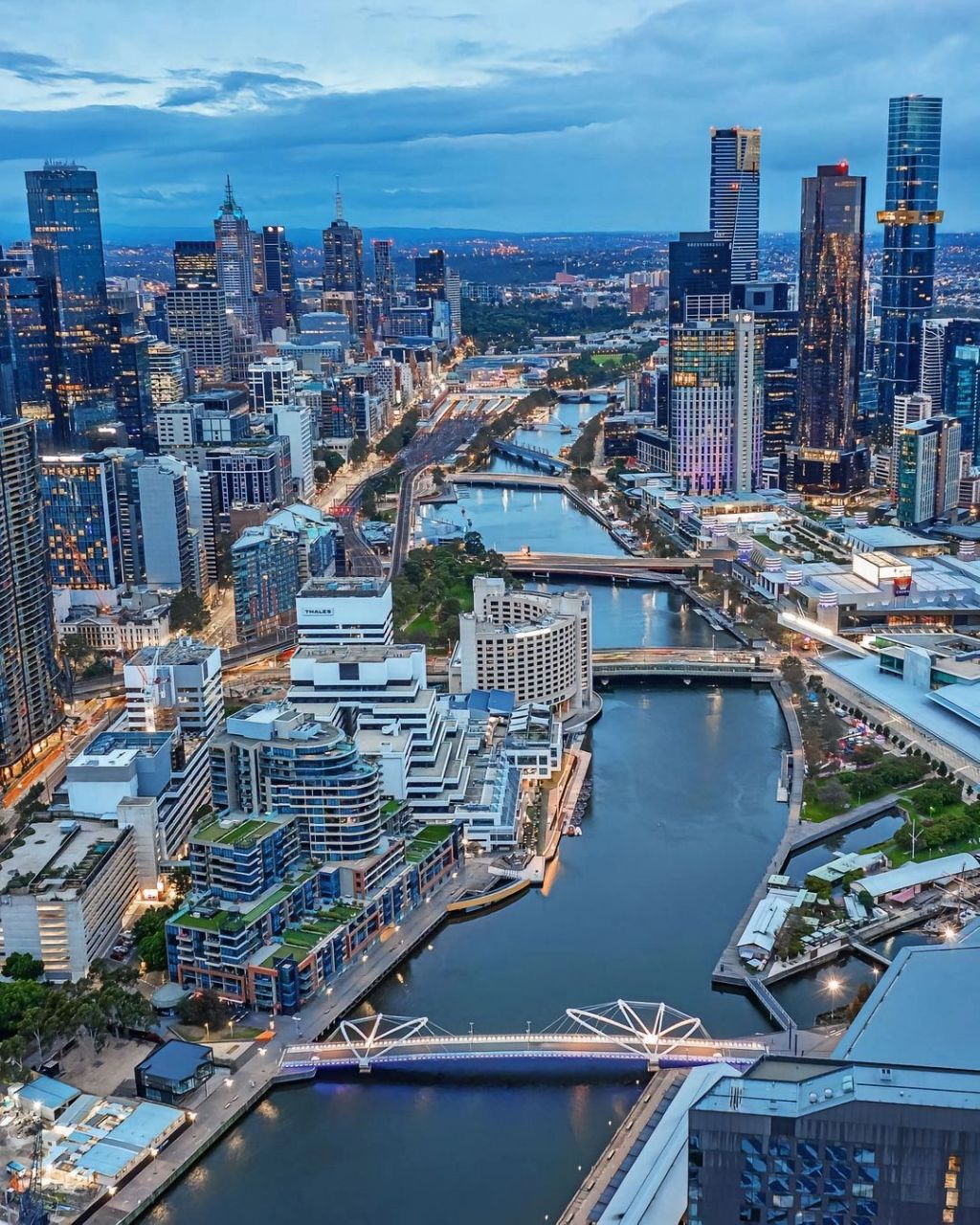 澳大利亚第一大城市～墨尔本 墨尔本,人口523万人,人均gdp为8.