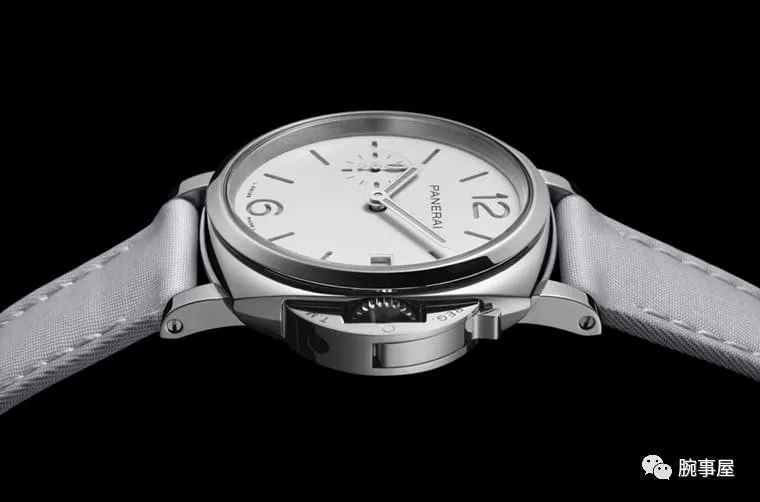沛纳海与prada推出合作腕表,prada专门打造这个部分