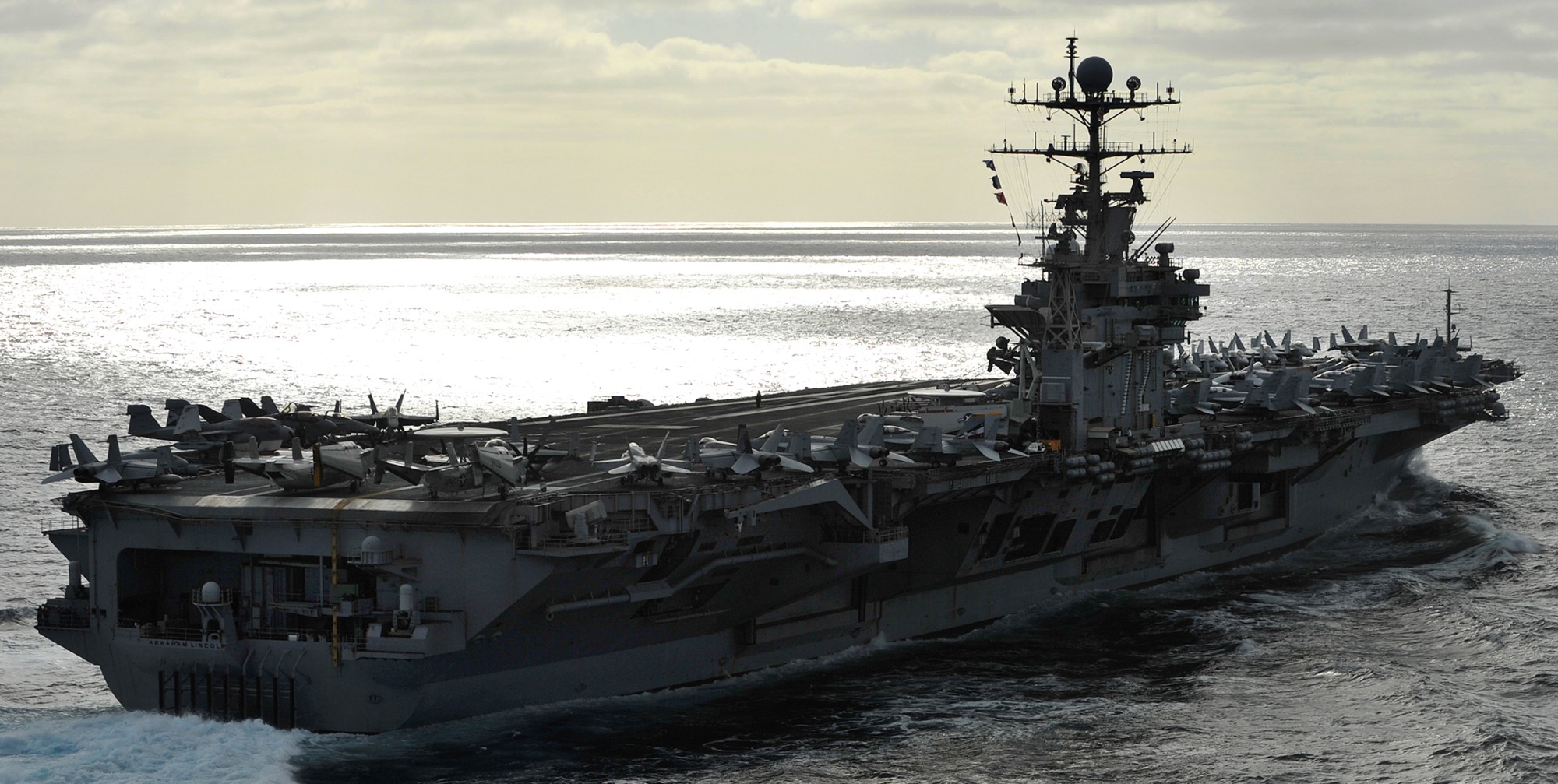 历史上的今天 1988年2月13日 林肯号航空母舰下水(林肯号图集)