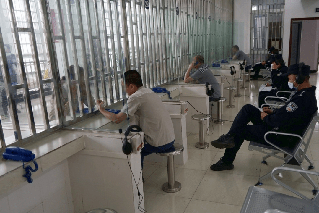 对于监狱服刑人员来说,什么样的事情是痛苦的?