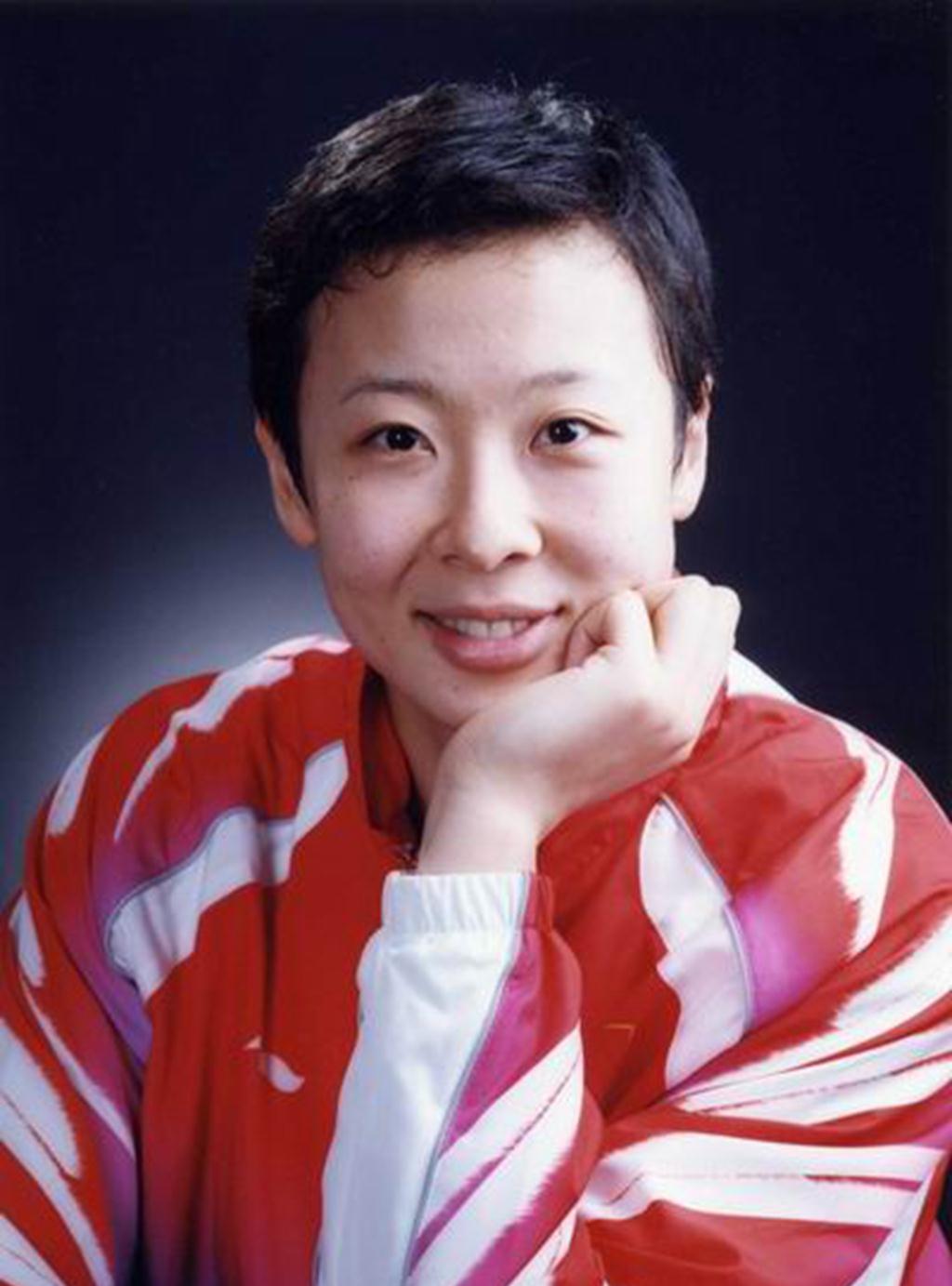 前女排队长冯坤领回泰国男友,之后做了件事,让粉丝大感伤心