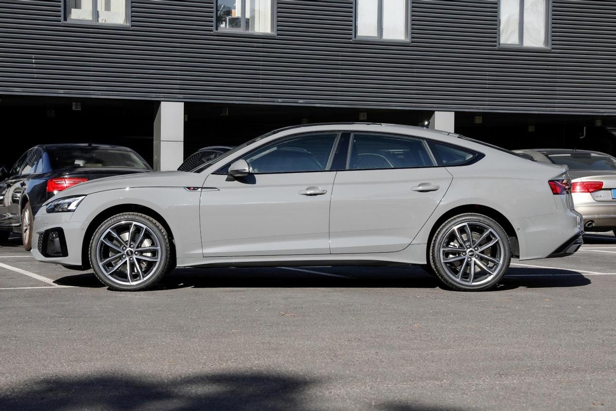 低价奥迪掀背车,原装进口带quattro四驱,最快6.4秒破百,奥迪a5