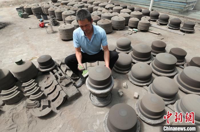 甘肃岷县:老手艺"铸造"新生活