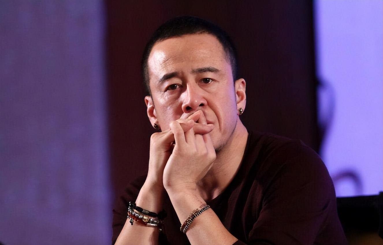 孙浩:和杨坤结怨20年,深陷假唱风波后,靠张嘉译帮助成功翻红