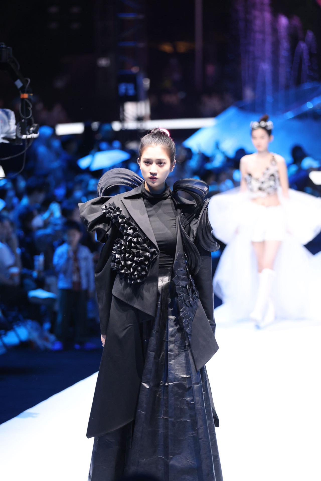 服装设计师薛子琪:由科幻小说《北京折叠》启发下的服装设计