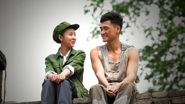 《平凡的世界》:农村穷小子放着官二代不娶,却选了"寡妇"师娘