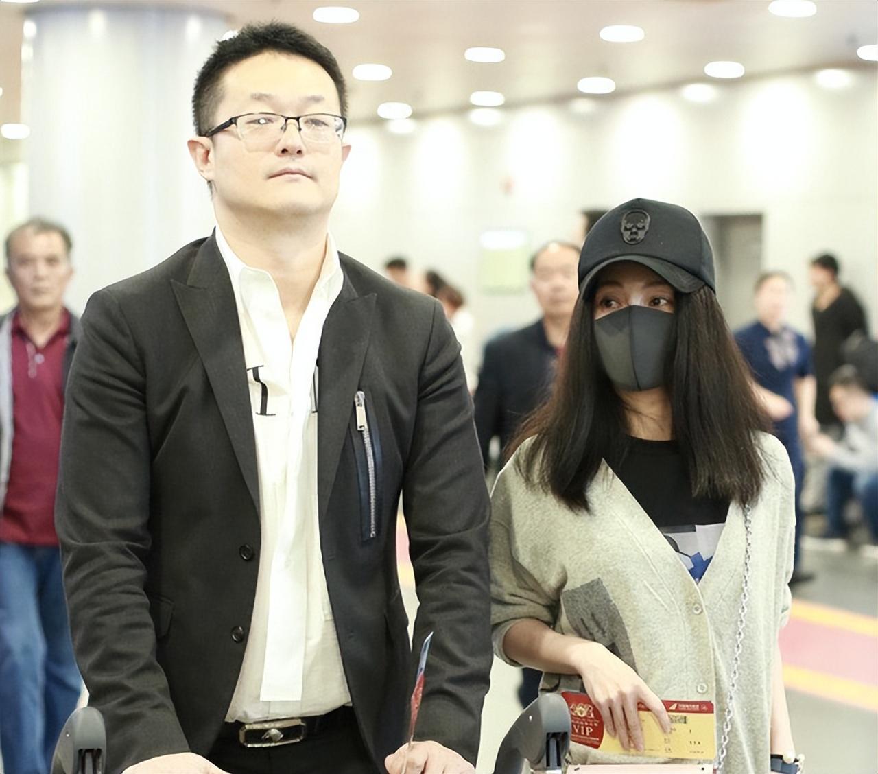 姚笛出轨又出轨,深夜与男友亲吻孕期被抛弃的她还有人心疼吗?
