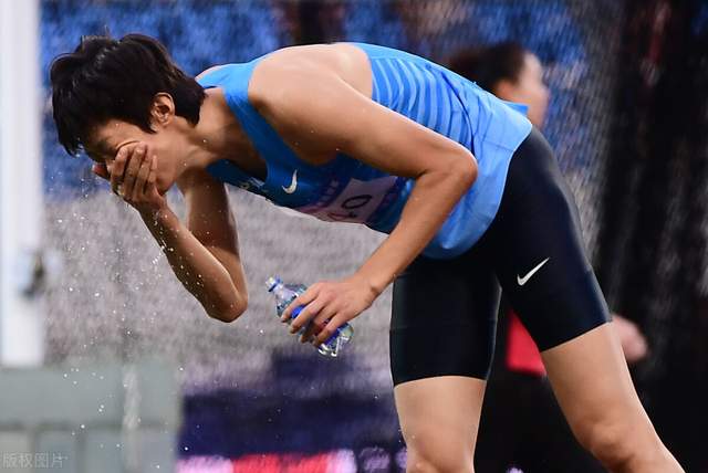 从世界冠军到沙雕网红,靠龙吸水走红的张国伟,究竟经历了什么