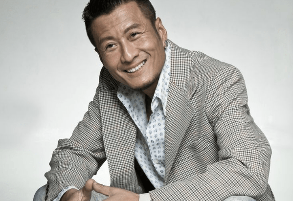 孙兴与女友相恋四年,回农村开民宿过田园生活,为她庆生浪漫亲吻