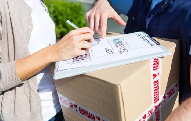 央视揭秘到付快递骗局,盲发快递成诈骗新套路,占小便宜吃大亏?