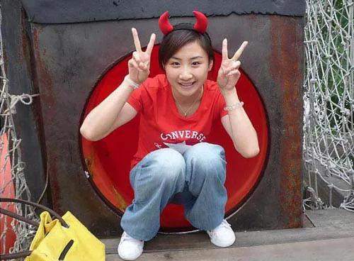 "蹦床公主"何雯娜,为何热衷于在网上"炫富"?