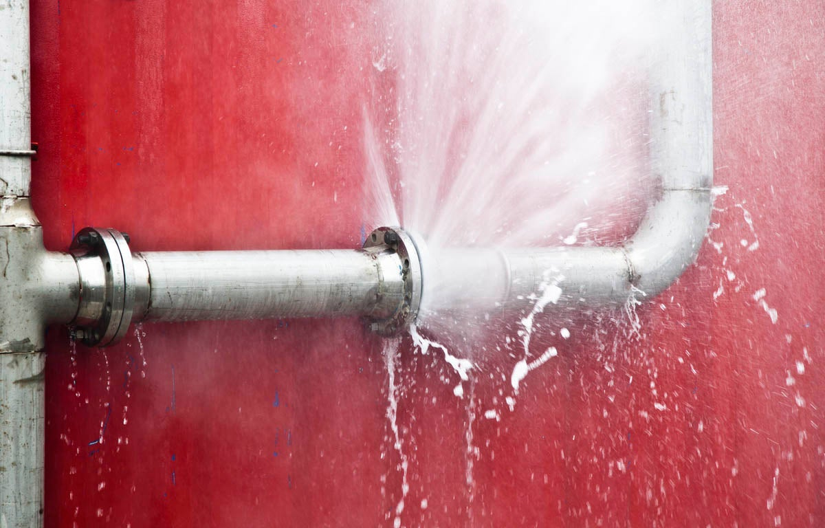 水管破坏者,水管中的水锤效威力有多大?