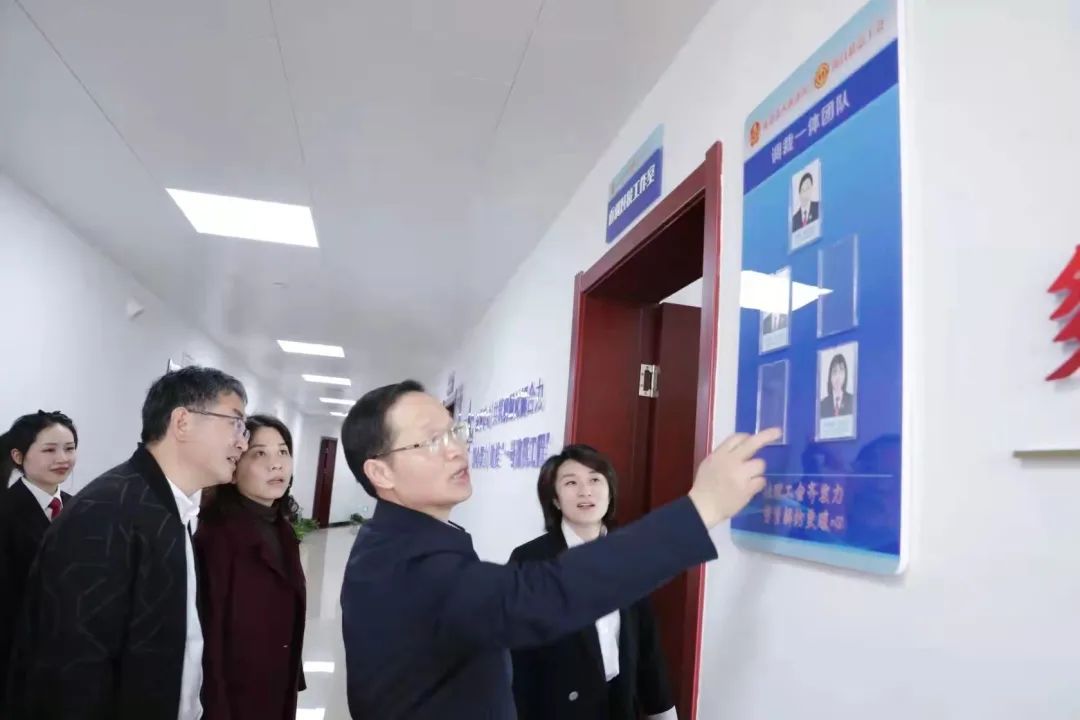 闵员根调研南昌县诉调对接中心运行情况