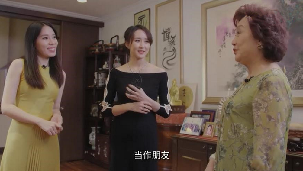 胡静高调公开马来西亚豪宅,外观似宫殿,家中布满各种名贵家具