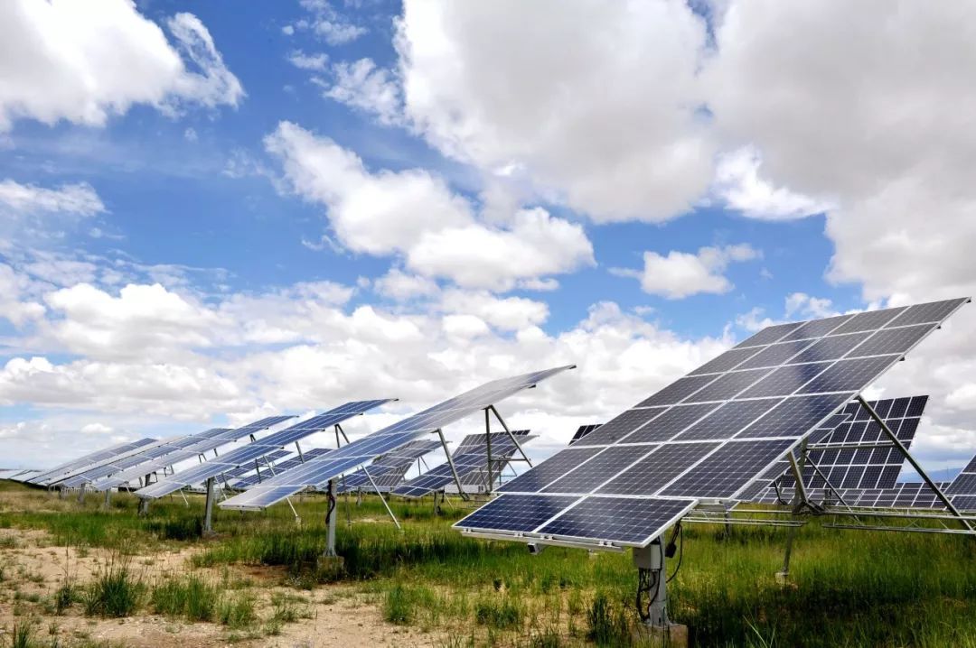 中国最大光伏发电站,占地面积堪比新加坡,还具备"兼职"能力
