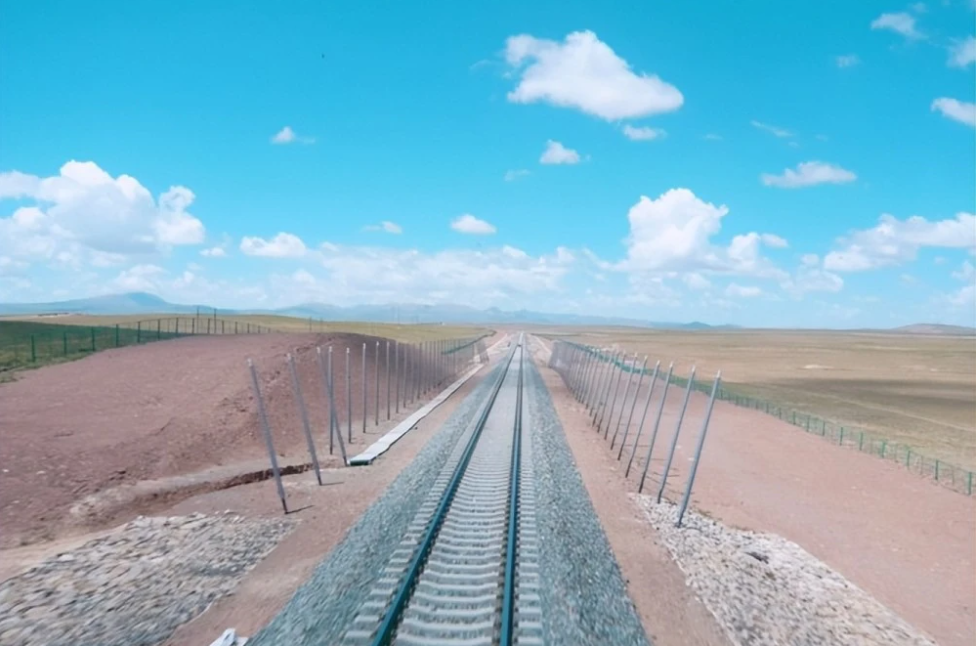 热管:青藏铁路上的高科技,让冻土层不再融化!