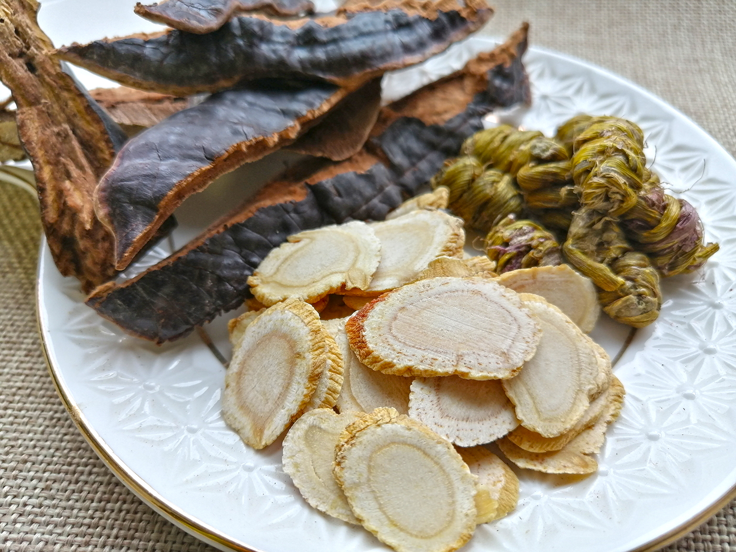 适合老公喝的石斛灵芝花旗参汤,想要学的赶紧戳进来哦!