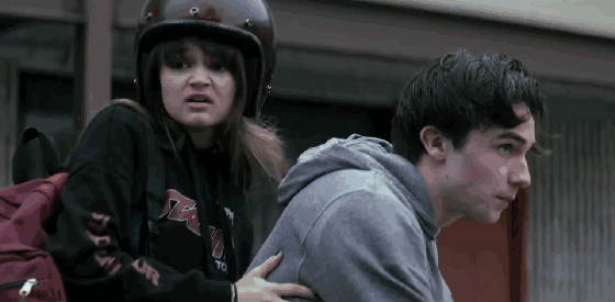 豆瓣高分美剧-《韦恩》中二少年欢乐多