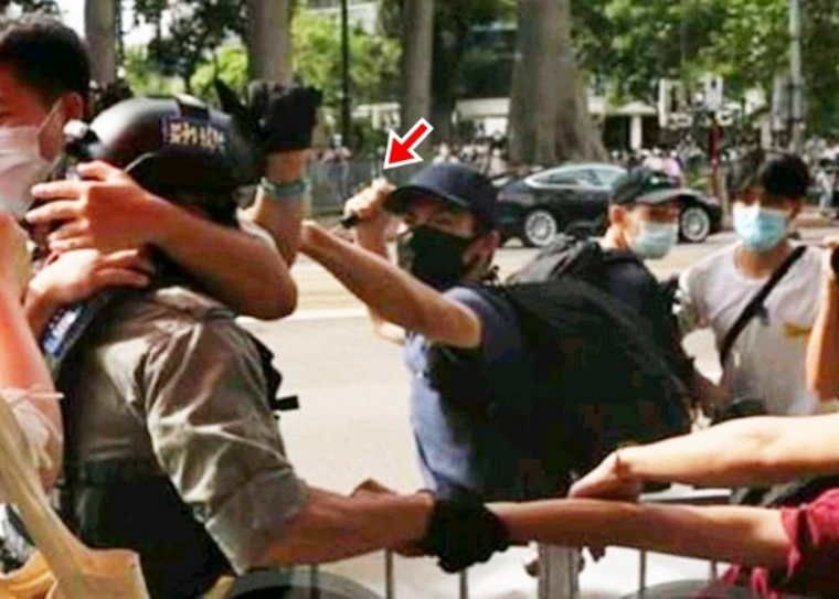 推荐|“黄媒”因拍到伤警男子高清行凶照被骂：都怪你！以后不给你捐钱