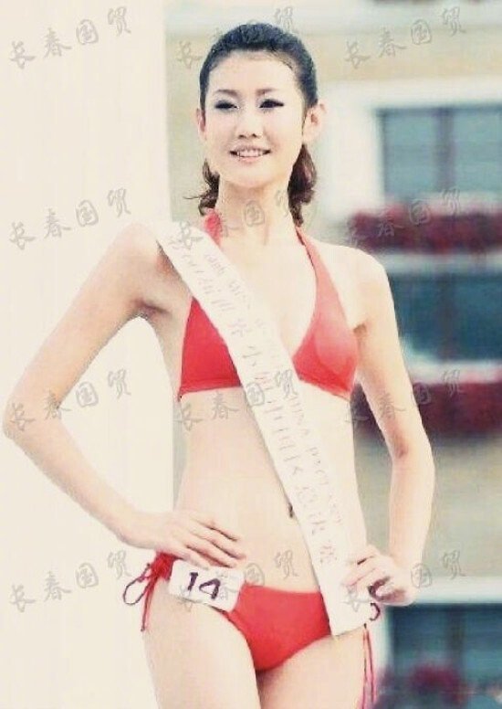 冯清选美旧照流出,身穿泳装初恋脸抢镜,是王宝强"高攀"了