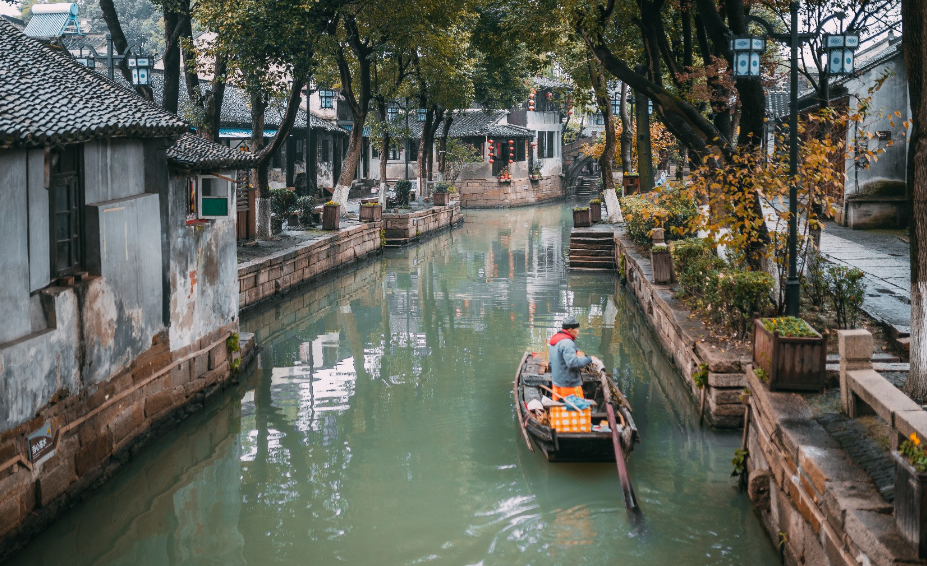 外國女生帶母親旅遊,要求