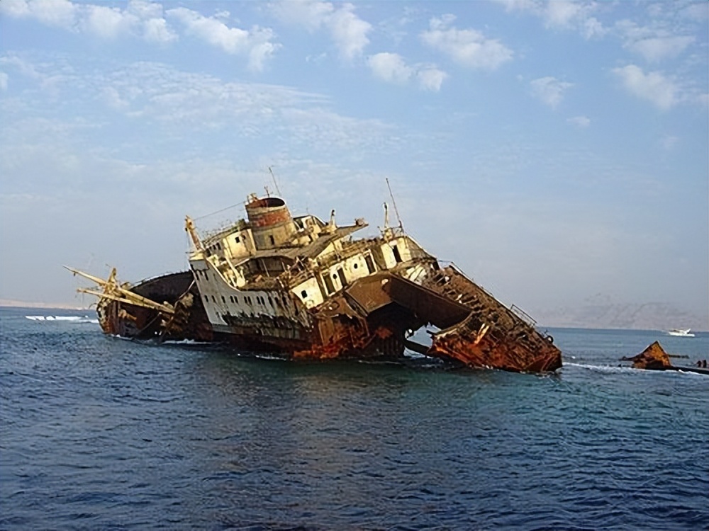 另一个百慕大?每年千起沉船事故,英国巨无霸货轮"消失"真相