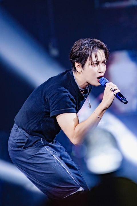 郑容和澳门演唱会频说幸福凭歌鼓励歌迷遇到困难要勇敢面对