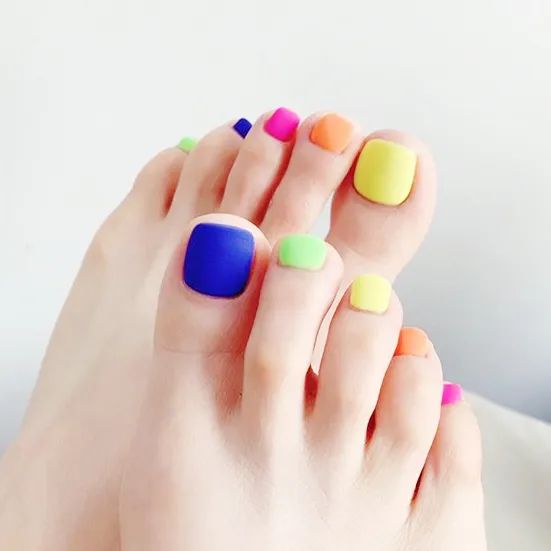 显黑第一名的荧光色美甲,我竟然爱上了!