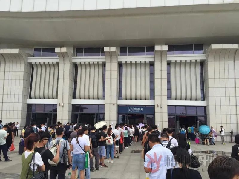 梧州南站客流增加,候车厅售票厅太小了?何时改扩建?