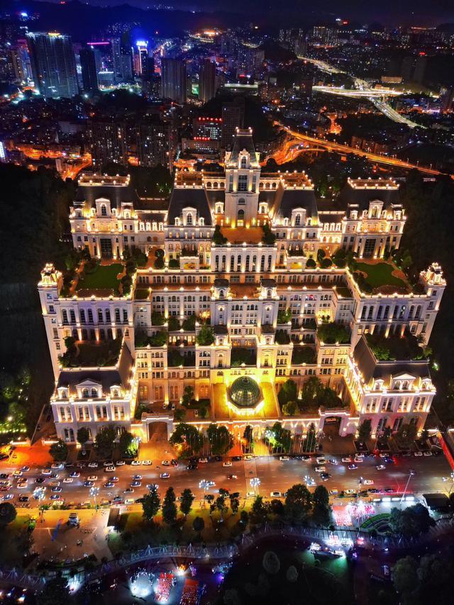 中国第一豪宅贵阳白宫!造价27亿,只住两户人家?网友:太逆天了