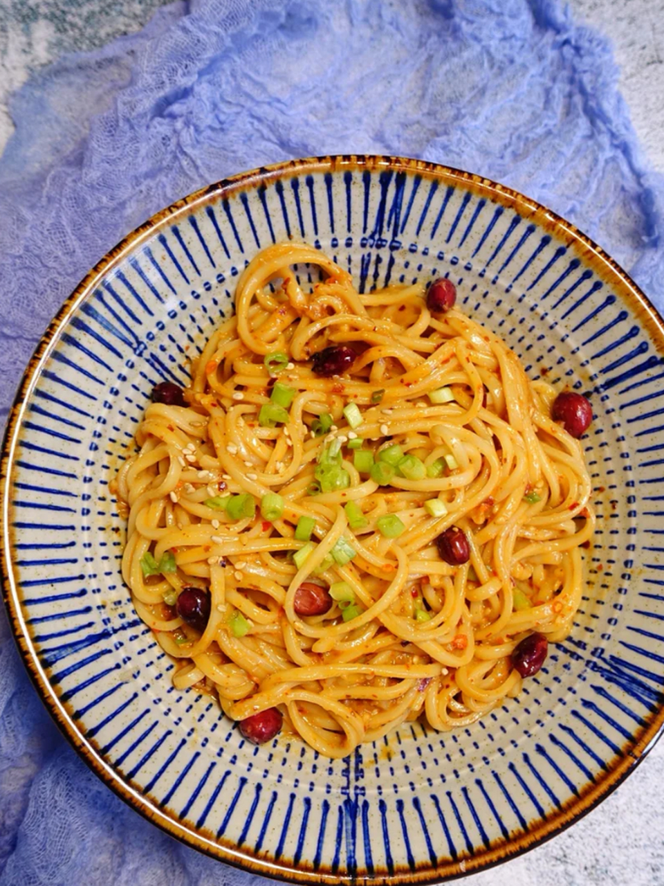 这款麻辣拌面麻麻辣辣特别上瘾,几乎每天都想吃.