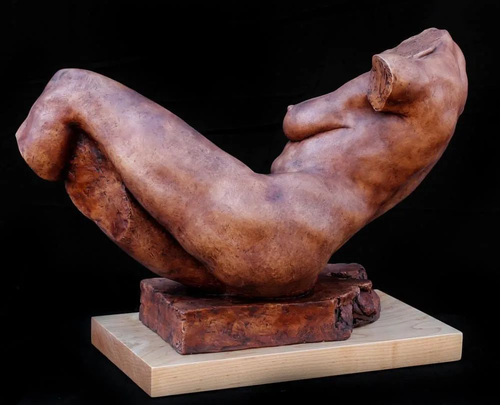 这雕塑绝了!他用强壮的肌肉与力量感,展现男性人体独有的美感