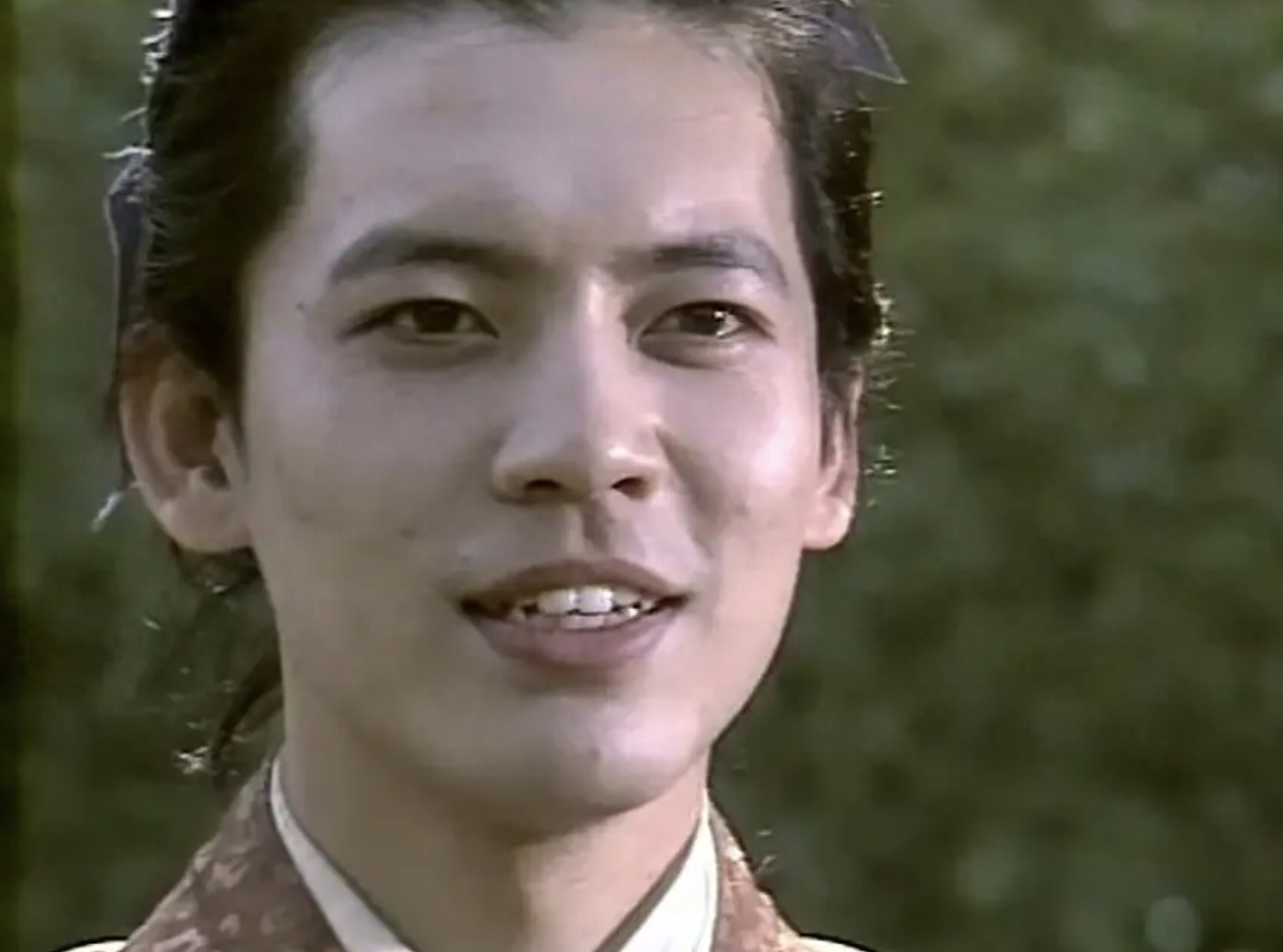 1986年,何政军拍摄了自己的第一部电影《聊斋之瑞云》,饰演了贺生一角