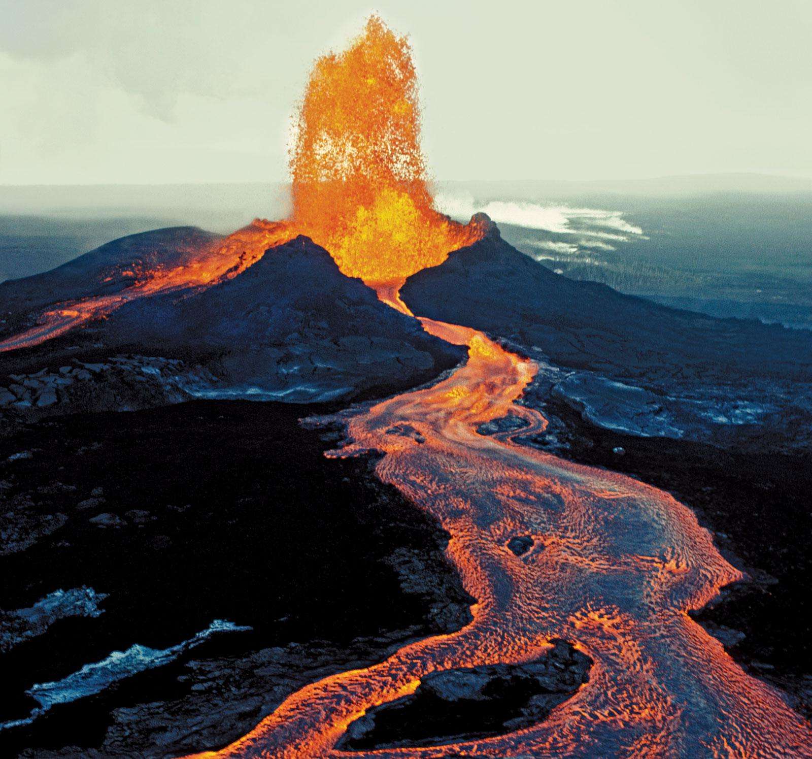 世界十大火山图片