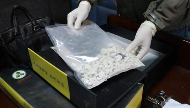 2007年,英国毒贩阿克毛走私4030克毒品到中国,下场如何?