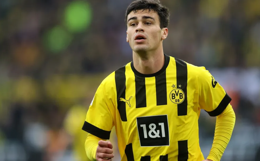 多特蒙德对阵柏林赫塔的比赛中,吉奥·雷纳连续第二场坐在替补席