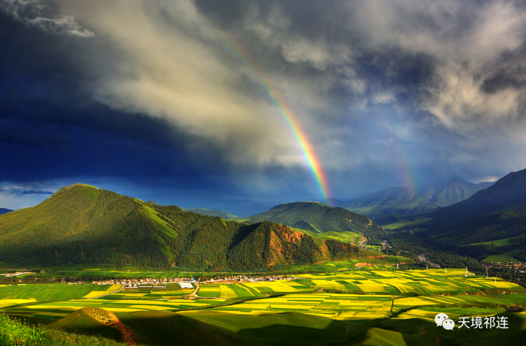 着红披绿山河相伴这里是丹霞仙境卓尔山