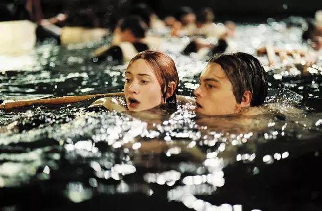 《泰坦尼克号》重映:rose宁愿跳海也不愿嫁给自己不喜欢的人?