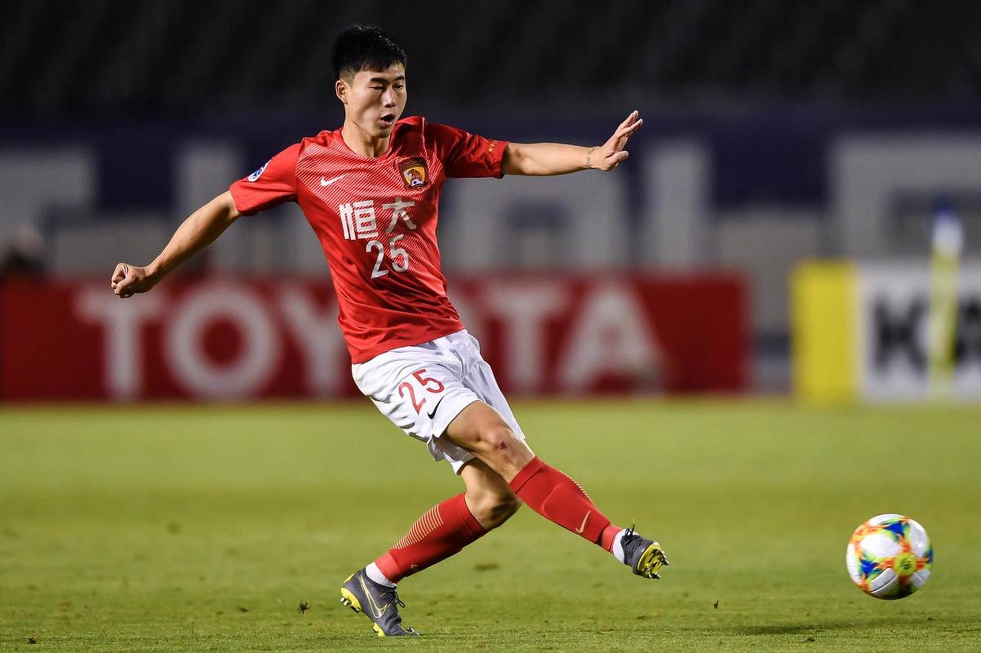 本期国家队 补招刘彬彬 6月11日,中国国家男子足球队开启本期大连集训