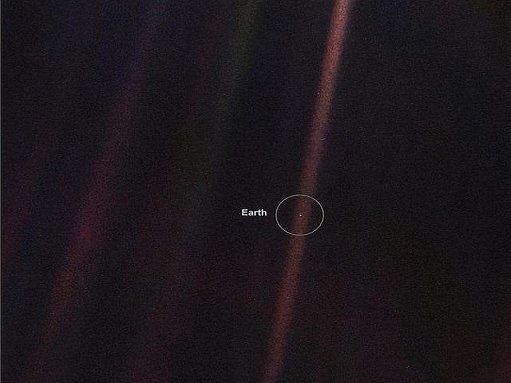 地球只有0.12个像素,这张模糊照片,彻底改变了人类的宇宙观