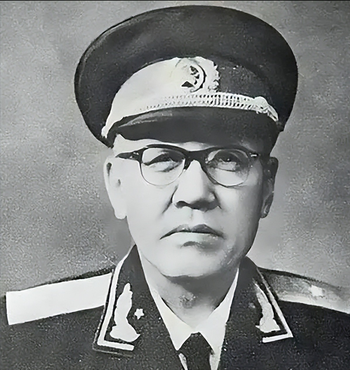 悍匪谢文东,当过抗日英雄,做过汉奸,因害怕"摄像机"被活捉