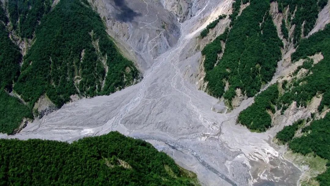 都江堰王婆岩泥石流图片