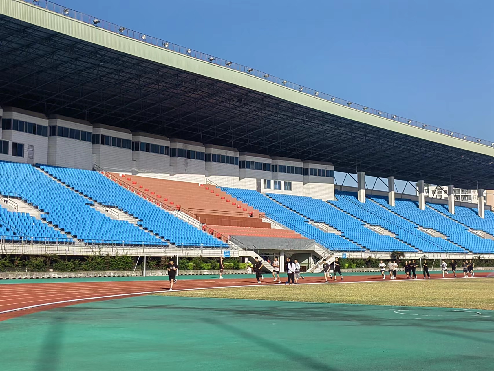 "欢乐地跑完,然而……