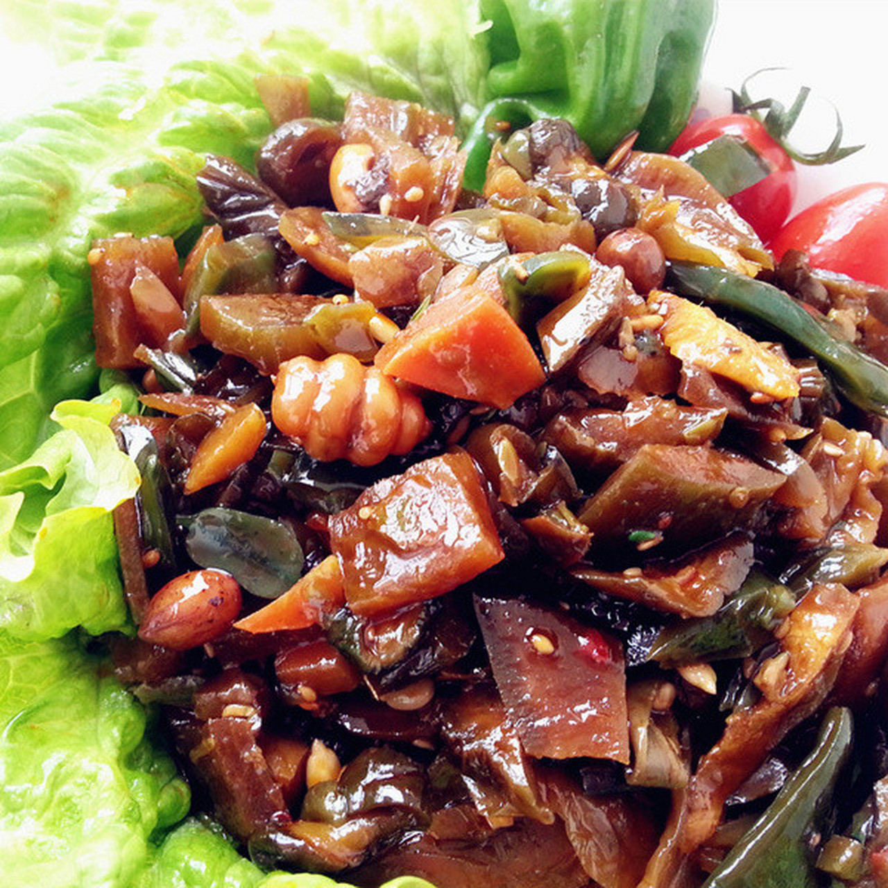 槐茂酱菜,这道河北省保定市的传统特色名菜,它不仅口感鲜香,而且酱香