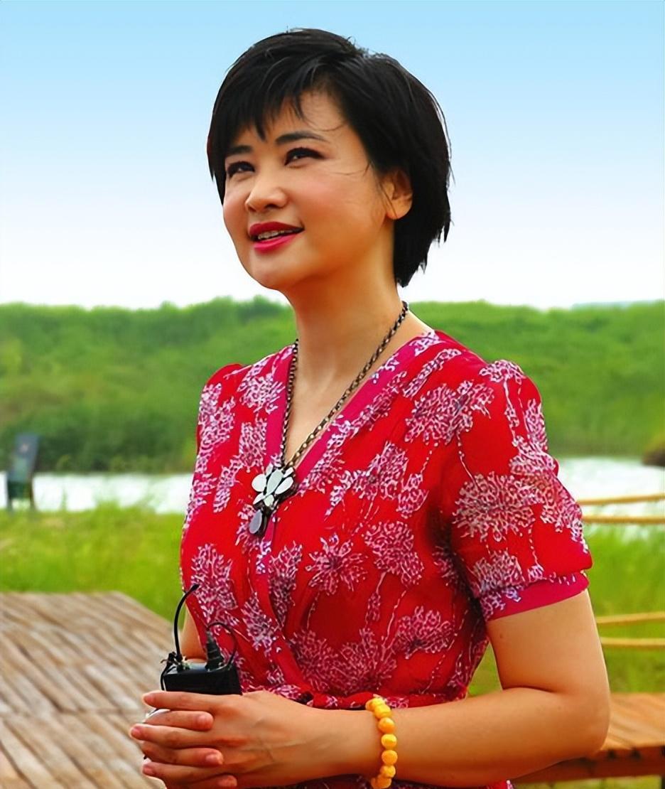 22年以前,吴小莉在浙江认识了自己的亲哥,对方一穷二白