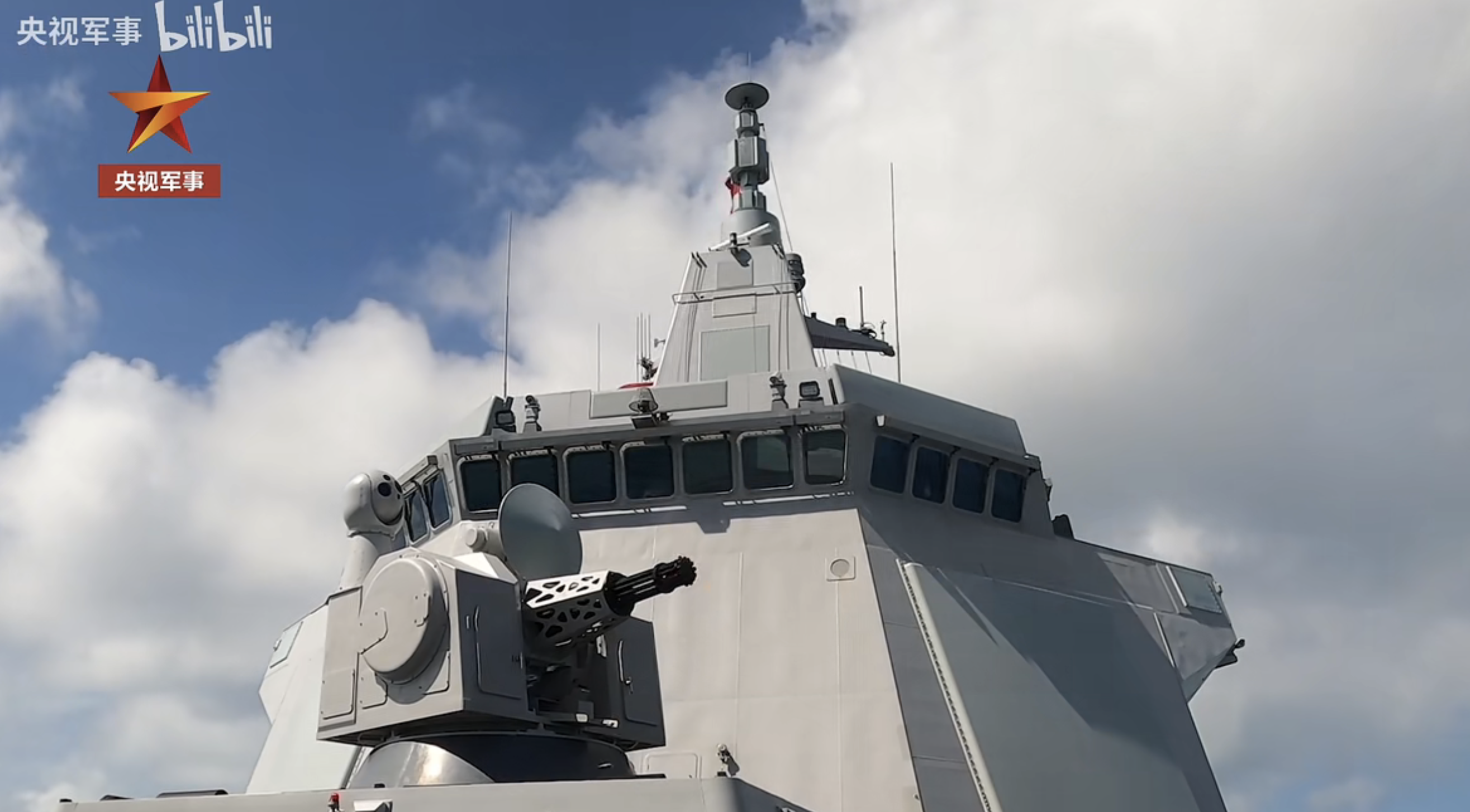 055大驱是"世界第一驱逐舰"?远洋航行中拖后腿,又是怎么回事