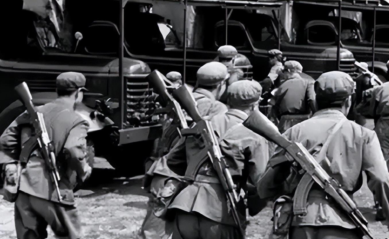 2名歹徒叫板1500解放军,激战三日竟未能抓获,歹徒身份不一般!