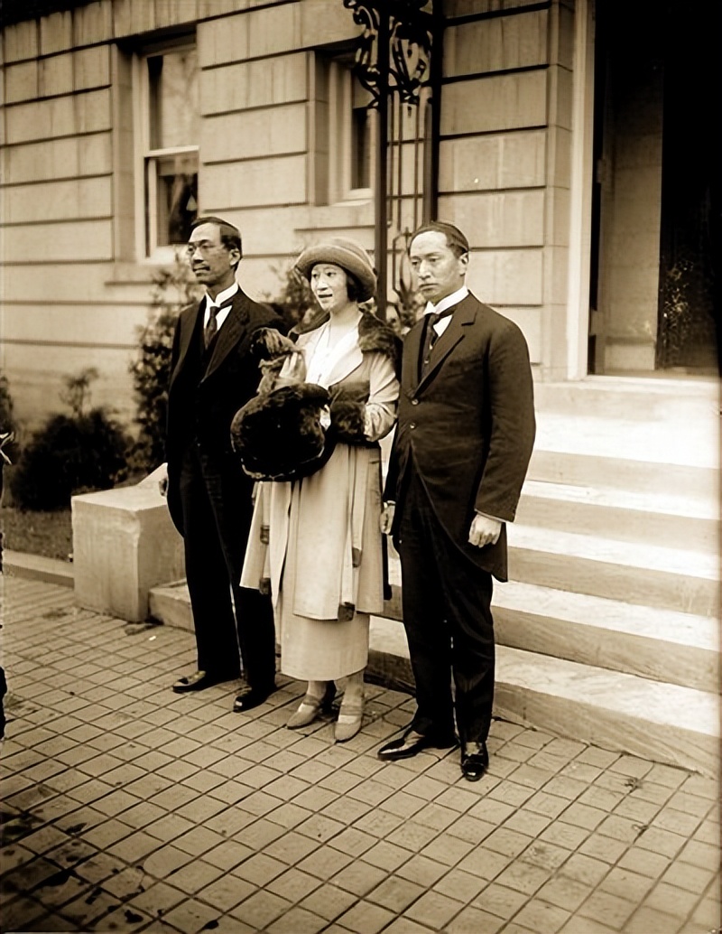 蒋士云嫁二婚银行总裁,20岁做6个孩子后妈,90岁张学良念念不忘