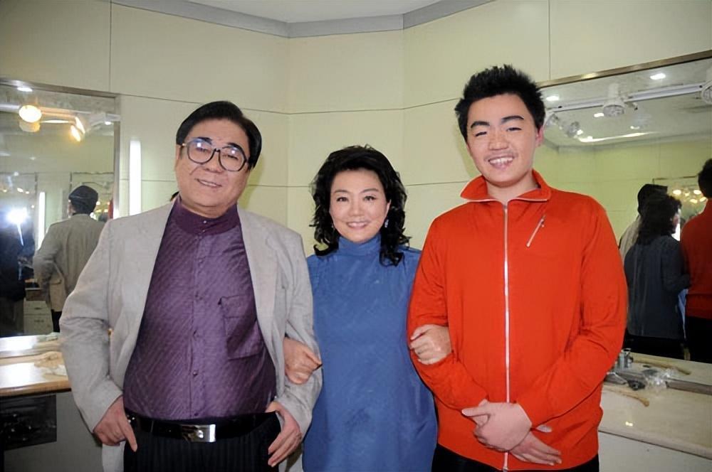 金铁霖追悼会:唯一儿子哭成泪人,现任妻子与前妻李谷一皆未出席