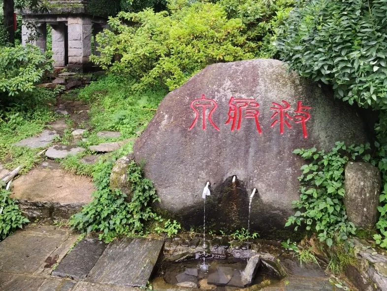 雲南,點蒼山中無為寺,大理段氏8位國君在這裡剃度為僧